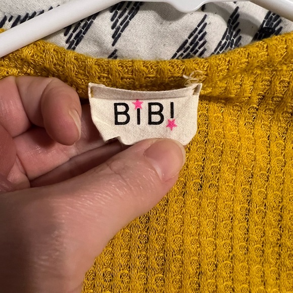 Waffle Button Top - Picture 3 of 3